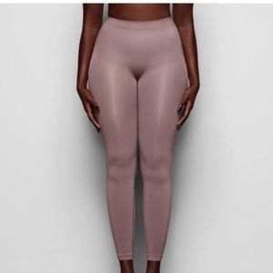 New Never Opened SKIMS SOLUTIONWEAR TIGHT 2X/3X